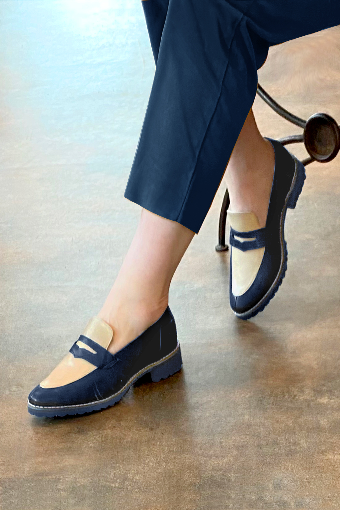Navy blue and champagne beige women's casual loafers. Round toe. Flat rubber soles. Worn view - Florence KOOIJMAN